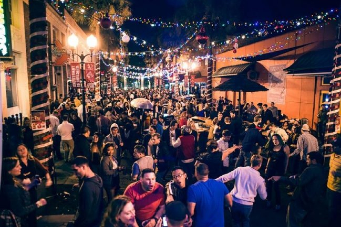 Nίκαια: Street party στην πλατεία Διαμάντως Κουμπάκη